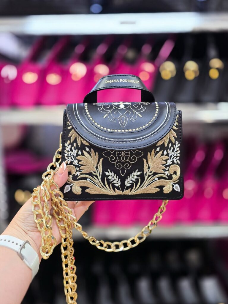 Kabelka Dajana Rordiguez v ruke